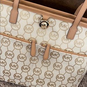 NWOT Michael Kors Handbag - Tan